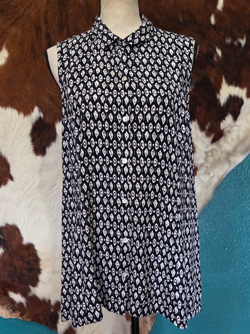 J. Jill Black and White Sleeveless Button-Front Printed Top